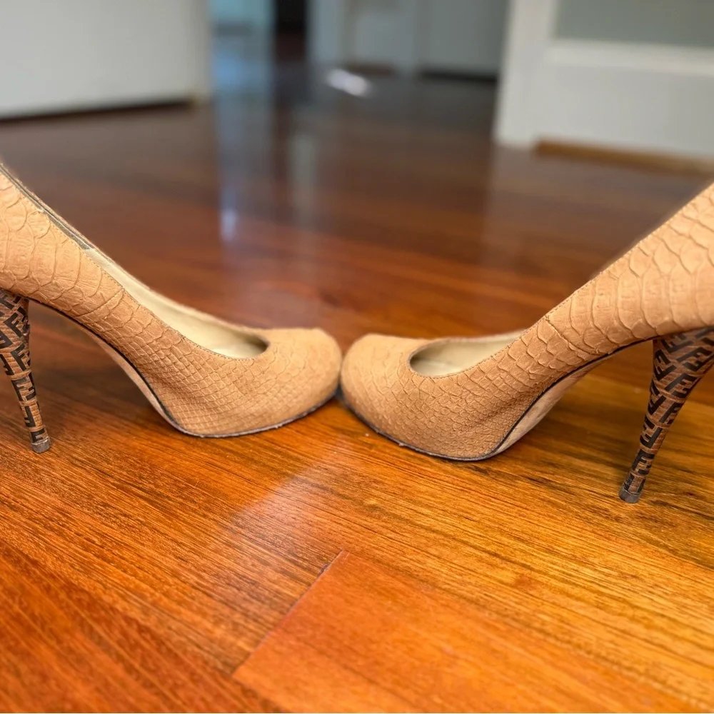Fendi Brown Textured Heels - Picture 12 of 16